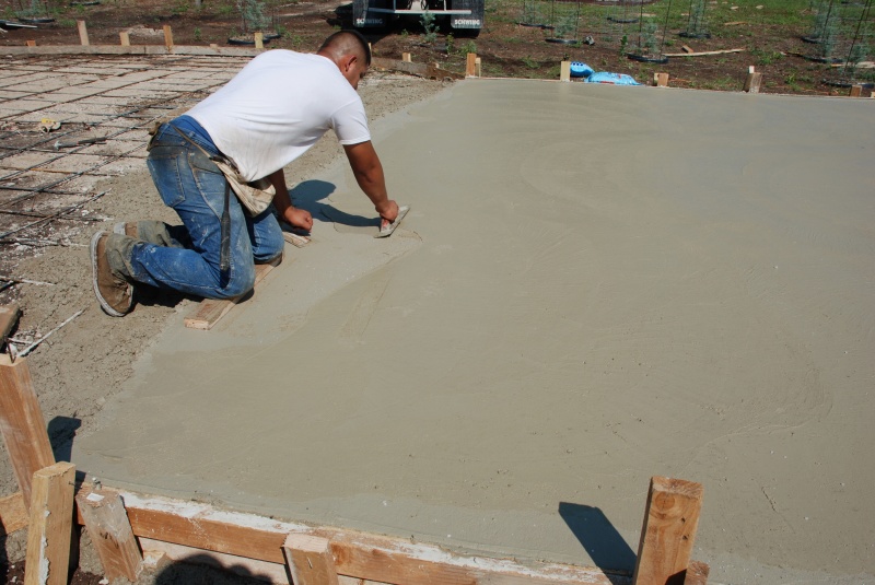 2010/05(May)/Firepit construction/800x600_2010-05-29-49 Firepit Construction.jpg